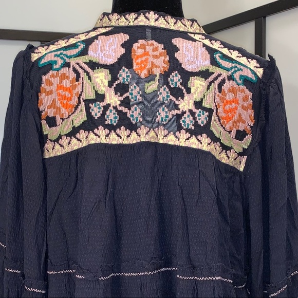 🆕HP🖤🆕Free Blouse w Floral Embroidery - Picture 4 of 13